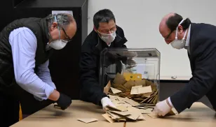 covid-19 france voting ballots