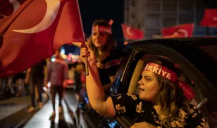 People celebrate the victory of the mayoral election in Istanbul. 