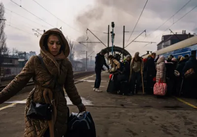 Irpin, Ukraine – March 4, 2022 – Civilians rush to board a train as the sounds of battle draw closer to the city of Irpin. Image credit: Marcus Yam / Contributor, Getty Images