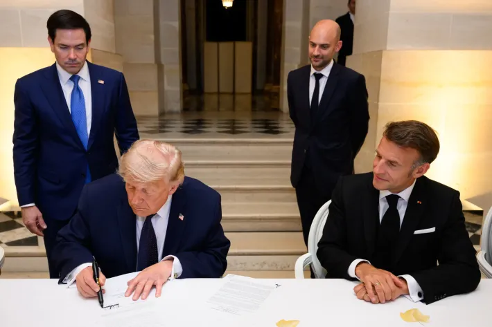 Trump signs Iran-US MOU